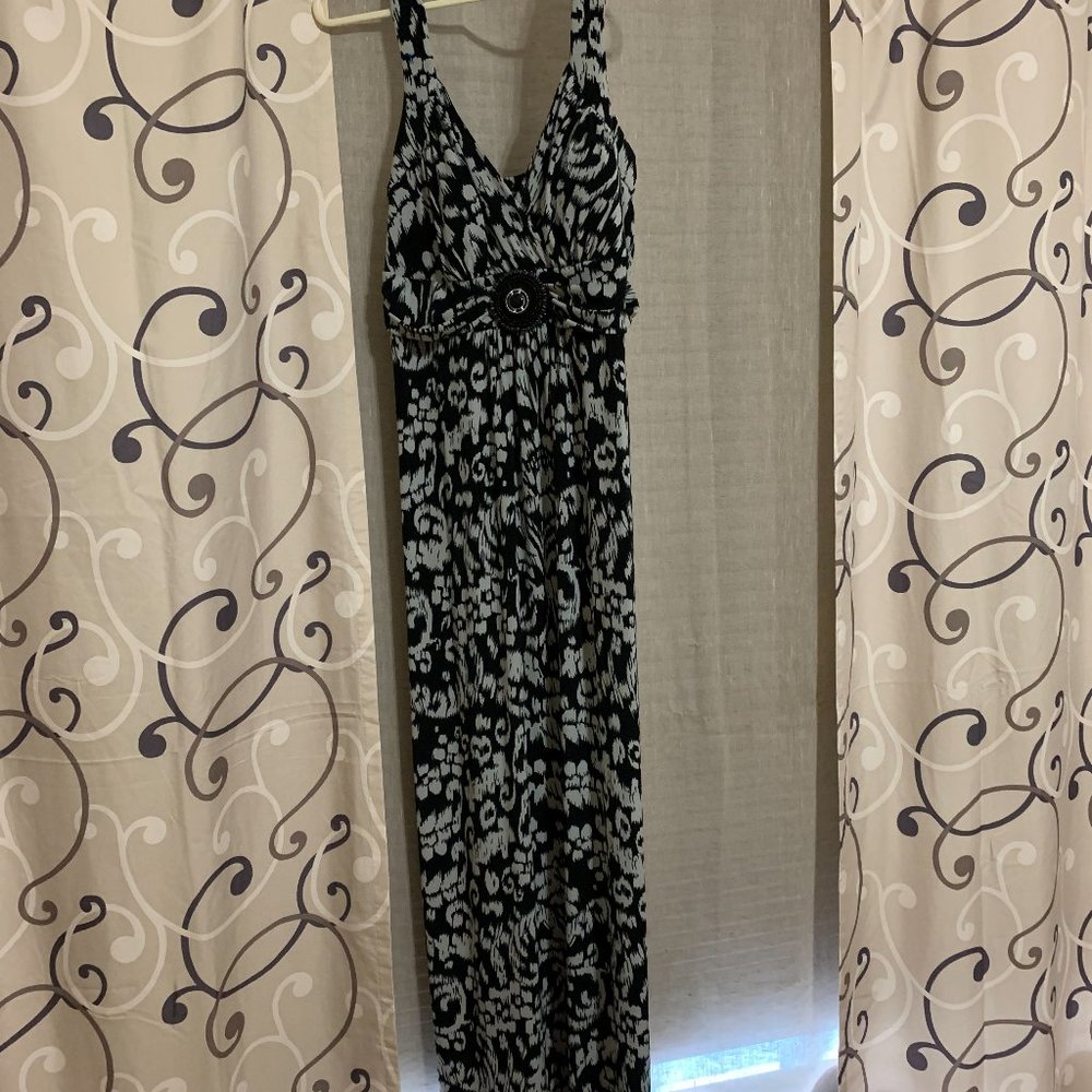 Size 14 En Focus Studio V-neck Maxi Dress